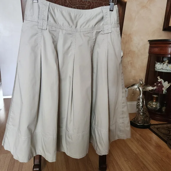 ZARA skirt. Size 8. Pleated,belted gray color. Cotton. - Picture 2 of 5